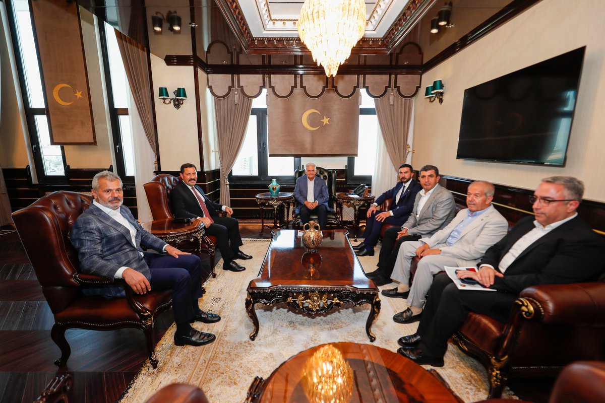 BY's tweet photo. #Hatay Valiliğini ziyaret ettik.

Valimiz Mustafa Masatlı'ya nazik misafirperverlikleri için teşekkür ediyor, çalışmalarında kolaylıklar ve başarılar diliyorum. https://t.co/IdHEnkG6e0