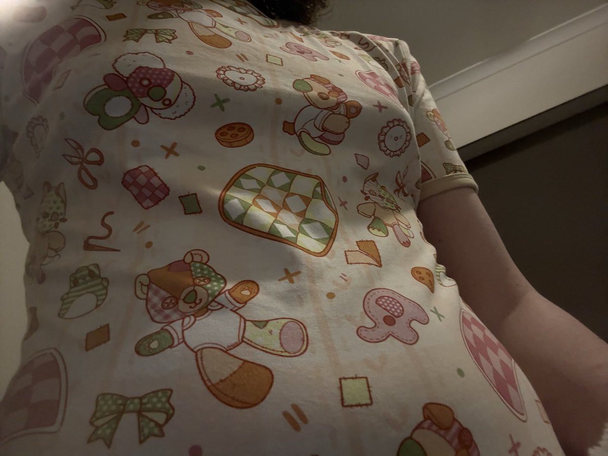 6_dea_9's tweet photo. Okay you get another cause it doesn’t look like i have any boobs in that photo and it makes me a lil’ sad, I have at least AAA cups… https://t.co/qD8u5rhKbK