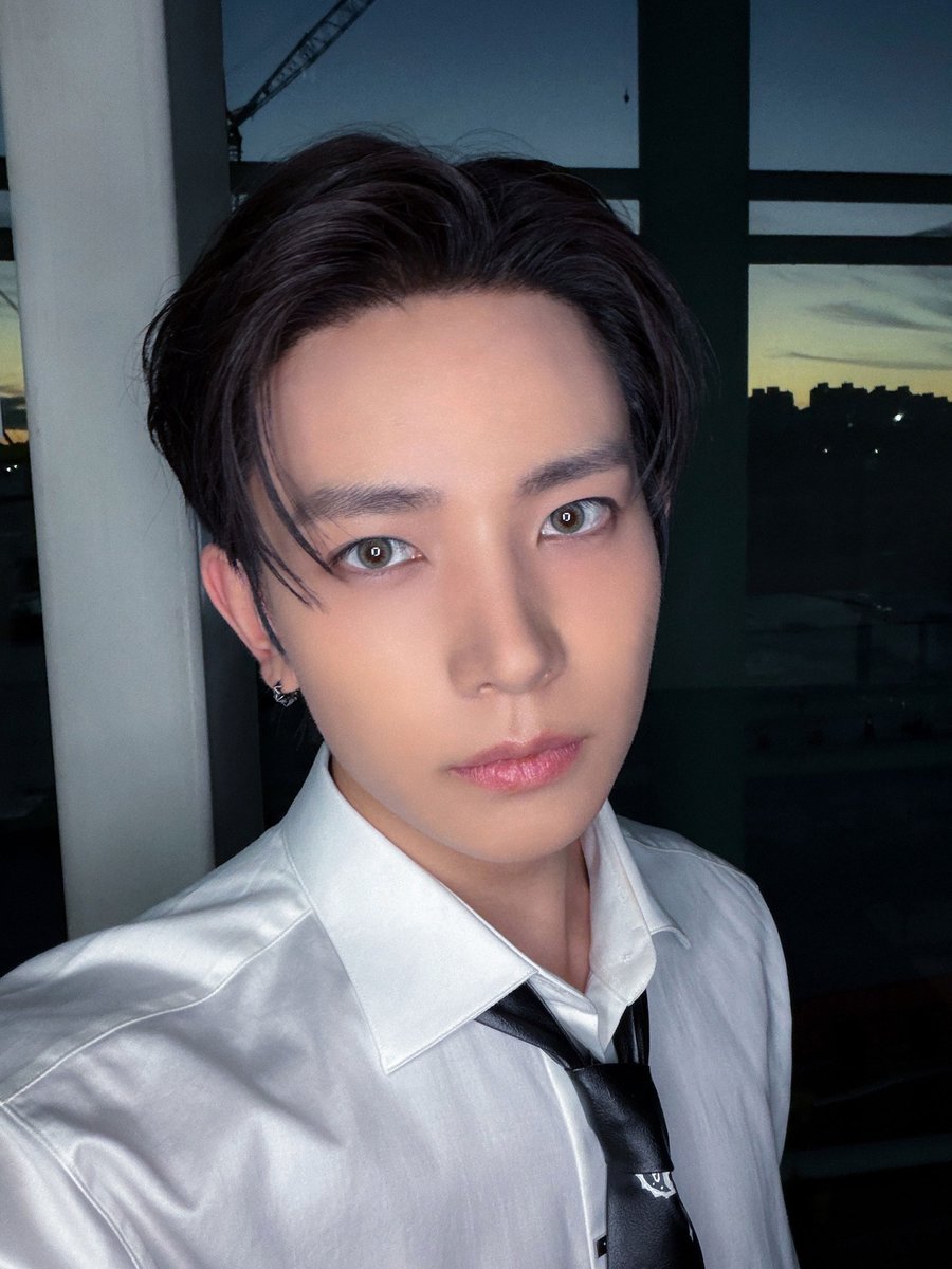 h_evva_n's tweet photo. 260809 @ 2026 SBS 가요대전 SUMMER
#EVAN #에반 https://t.co/AqNFQJz08G
