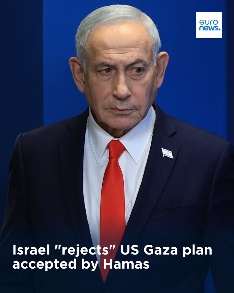 euronews's tweet photo. At a cabinet meeting, Israeli Prime Minister Benjamin Netanyahu said the army would make 'no withdrawal until Hamas is truly disarmed,' scrapping the ceasefire plan.
➡️ https://t.co/kFVypiscu7 https://t.co/9ASMK56NST