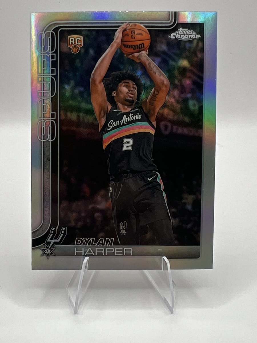 OnlyRipsLLC's tweet photo. Two Dylan Harper RCs, two different kinds of shine. 🔥

🏀 2025-26 Topps Chrome Update #152
✨ X-Fractor RC
🌈 Refractor RC

The Spurs have another young star to build around. Which parallel are you taking?

#DylanHarper #ToppsChrome #Spurs https://t.co/PQSjCaGhxi