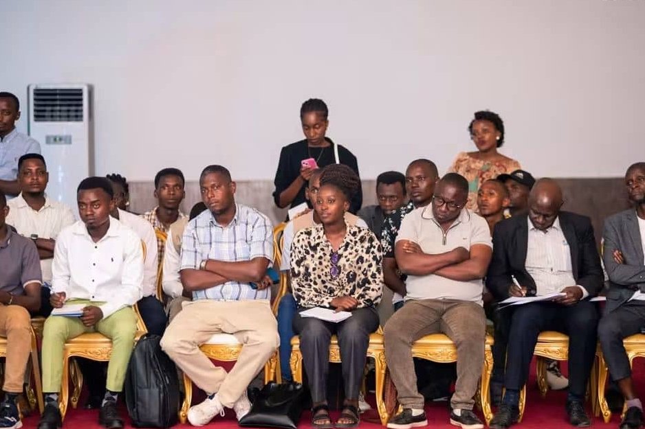 VisionBurundi's tweet photo. 🗣️ Lors d’une conférence de presse tenue le 7 août au Palais présidentiel de Kiriri, la porte-parole du Président de la République, @nancymutoni, a annoncé que les participants au 5ᵉ Dialogue continental sur la Jeunesse, la Paix et la Sécurité seront exemptés des frais de visa. https://t.co/CALhtubnFT