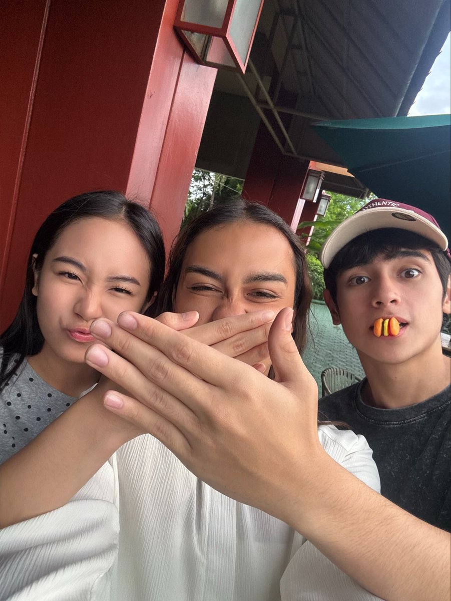 heeeathgarden's tweet photo. “kapet meron pa namang wall”
yung wall: https://t.co/pFYrQ1ytbQ