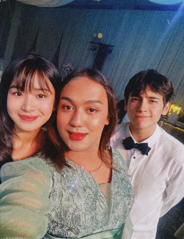 heeeathgarden's tweet photo. “kapet meron pa namang wall”
yung wall: https://t.co/pFYrQ1ytbQ