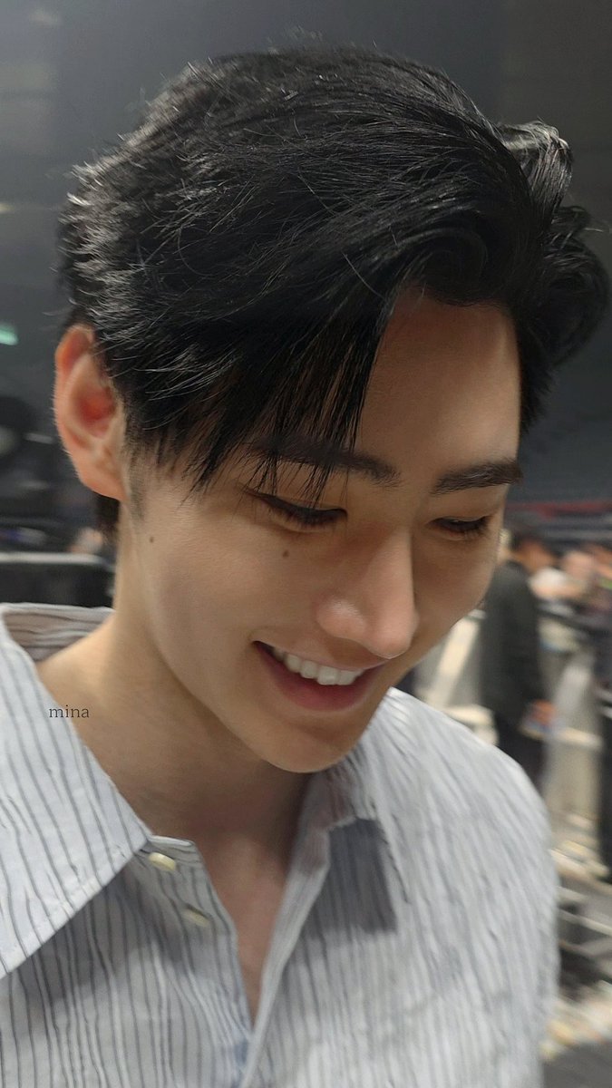 faIIingaeul's tweet photo. i think these unedited pics are the closest to capture what he looks like in real life https://t.co/OCsMYRft59