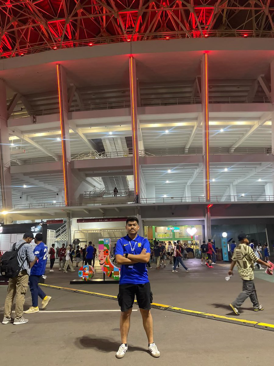 farhan_2510's tweet photo. Next i think watching in stamford bridge aamiin🙏 https://t.co/Ff0wzEqxUT
