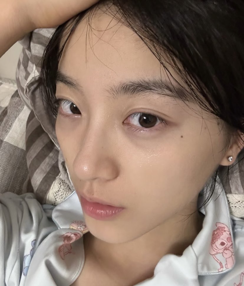 dvrtoe3ld14130's tweet photo. 素颜出镜，好丑，会有喜欢的吗？会不会被我吓到？#女大 #女大 https://t.co/adDIUm73dQ