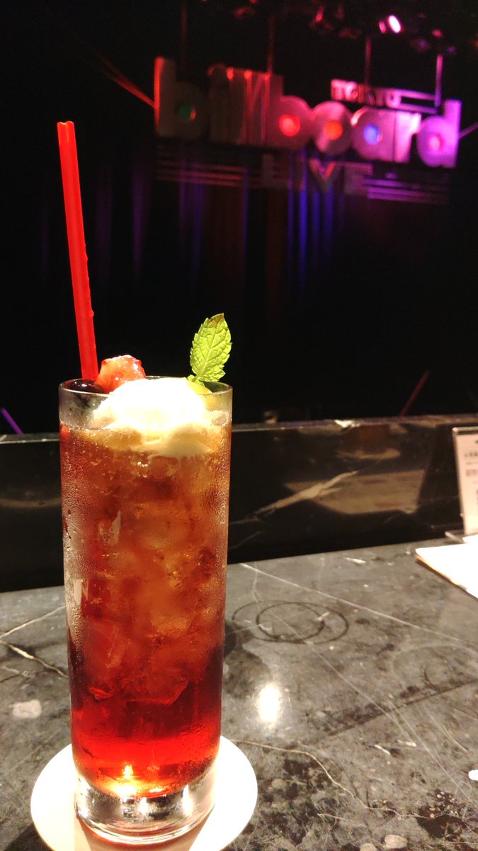 0811_kiyo's tweet photo. Billboard Live最高過ぎ。
BRADIO最高。
オリジナルドリンクも食事もスタッフさんも最高。

······それはそうと、生存フラグの時、真行寺さんとめっちゃ目があってた気がするんですが、そうですよね？？(戯言)
#BRADIO
#BillboardLive2026 https://t.co/fck4PG8l18