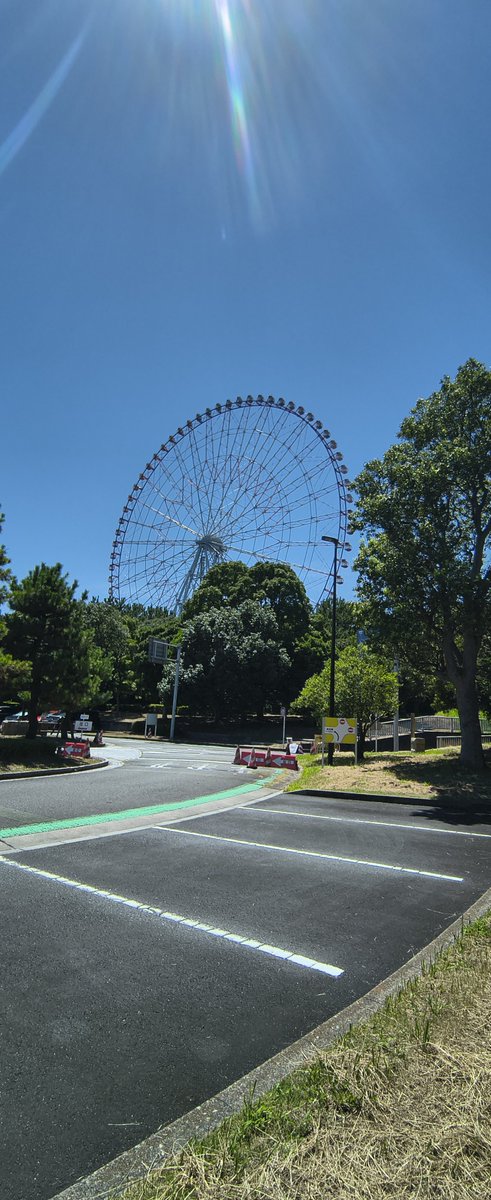 thirstofheart's tweet photo. 葛西臨海公園に行きました‼️🚲🚲🚲
かなりの暑さでしたが、
西なぎさには
海水浴客も
来ていました‼️
彼の楽園が遠巻きに
見える中
海水浴🌊を楽しんでいる
人の姿も見られました。
５年前、🥋先輩一行で
訪れたこともありましたね‼️😅😅😅

#葛西臨海公園 https://t.co/42X0LmoR5k