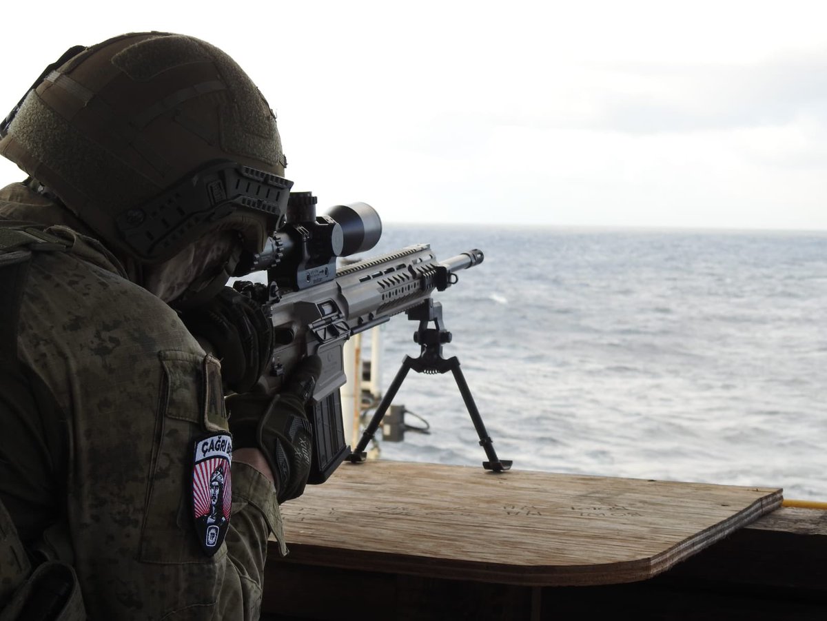 tcsavunma's tweet photo. ⚓ Somali Deniz Görev Grubu unsurlarından,TCG Göksu, TCG Gelibolu ve TCG Bartın tarafından Çağrı Bey sondaj gemisi ile Korkut, Altan ve Sancar destek gemilerine yönelik refakat ve koruma görevleri planlandığı şekilde icra edilmeye devam ediyor.

#MillîSavunmaBakanlığı https://t.co/9vcrkkXh5o