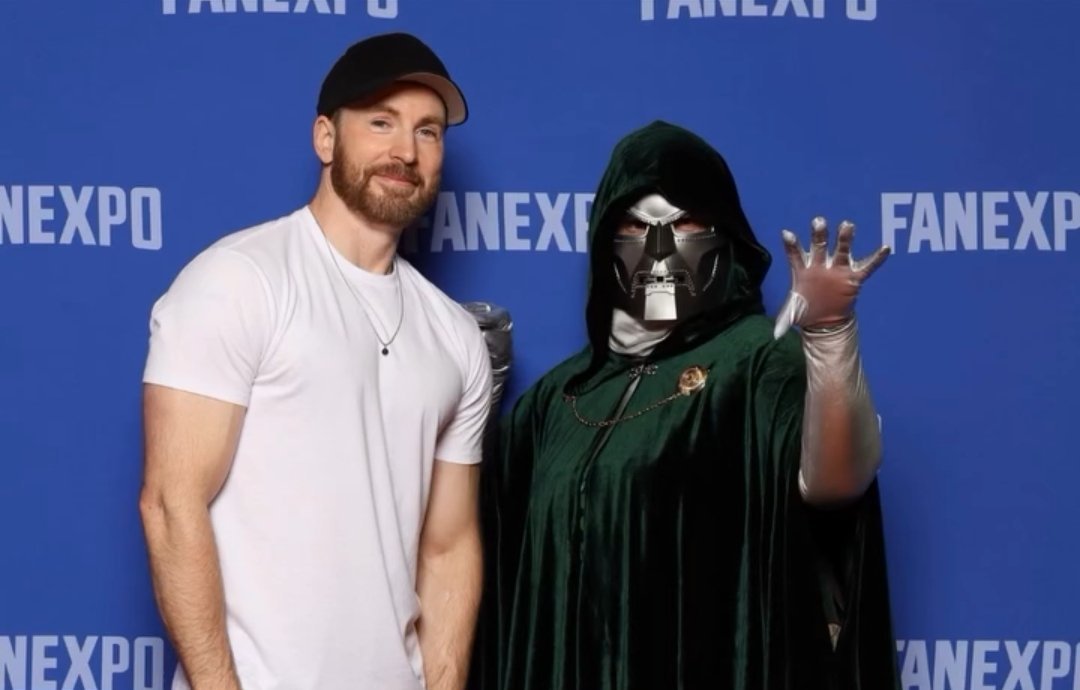 CevansContents's tweet photo. 📸|New Chris Evans at Fanexpo boston https://t.co/S6V1htXvdc