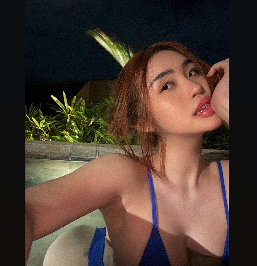 Marlborogrup's tweet photo. Ms AK update (6 pict nude, 3 vid) hs, full bug1l https://t.co/CBsXSSZ5T8