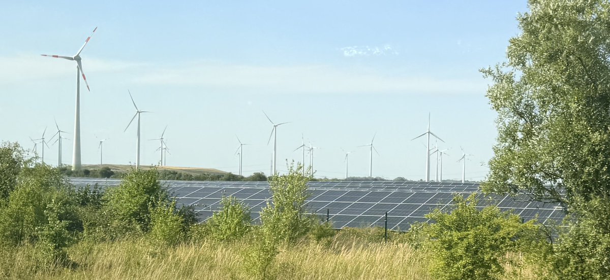 Beatrix_vStorch's tweet photo. Man kann es mit bloßem Auge sehen. Jede Fahrt auf Schiene oder Autobahn erschüttert mich: Sie zerstören unser Land. Die Umwelt. Die Natur. Die Tierwelt. Die Energieversorgung. Die Industrie. Einfach alles. Um das „Klima“ zu retten. Sie geben zu, dass sie das so nicht erreichen. Aber sie hoffen, dass China, USA und Indien unserem Suizid folgen. Es ist eine blanke Katastrophe.