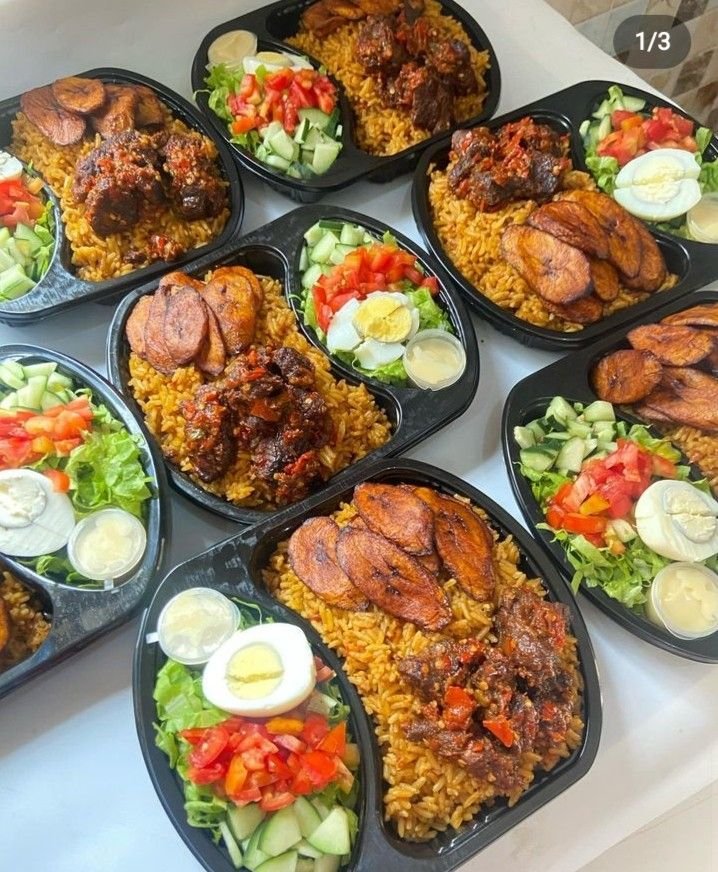ChiedoMatilda's tweet photo. No time to check time, pick one plate ASAP 
If you're done come for more. 

Enjoy your self. ❤️🥰 https://t.co/FeWIL5dCmr
