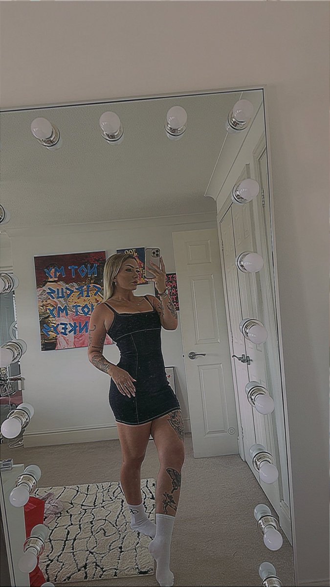 HewittHind's tweet photo. A lil denim dress never goes wrong x https://t.co/Mjn3yd8CnZ