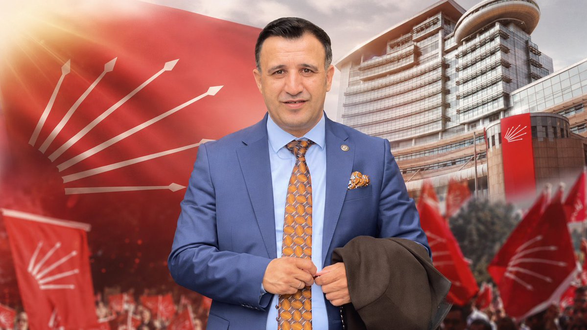 ToplumsalMht103's tweet photo. AKP’nin arka bahçesi butlancı CHP! 

AKP’li Burhan Eptemli, Kemal Kılıçdaroğlu’nun oluruyla başkan yardımcılığı görevine getirildiğini açıkladı. 

Eptemli’nin göreve gelmeden önce AKP Adana il başkanlığına atanan Mustafa Özkan’ı ziyaret ettiğide ortaya çıktı.