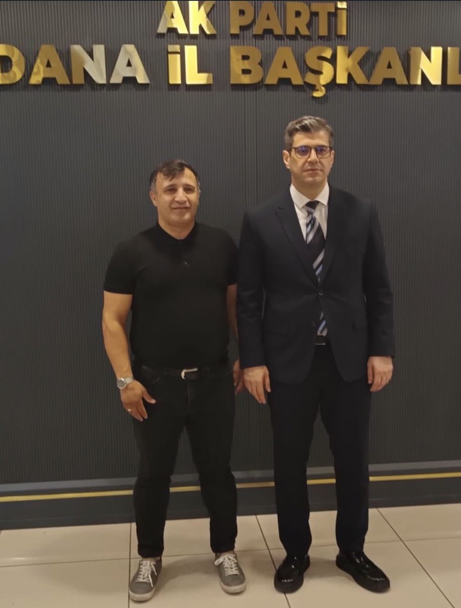 ToplumsalMht103's tweet photo. AKP’nin arka bahçesi butlancı CHP! 

AKP’li Burhan Eptemli, Kemal Kılıçdaroğlu’nun oluruyla başkan yardımcılığı görevine getirildiğini açıkladı. 

Eptemli’nin göreve gelmeden önce AKP Adana il başkanlığına atanan Mustafa Özkan’ı ziyaret ettiğide ortaya çıktı.