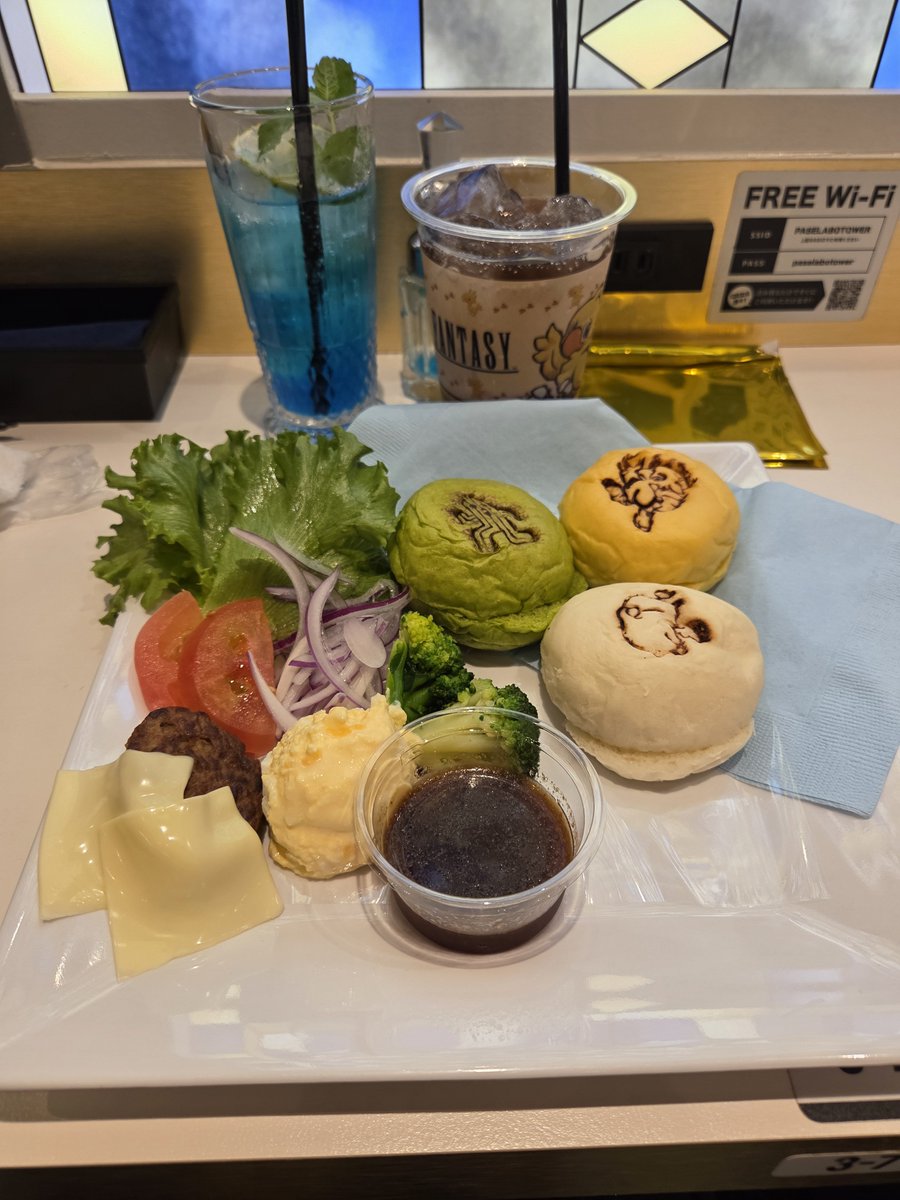 nontaro110's tweet photo. 久しぶりのオタ活～🥳
予定詰めて梯子した🏃‍♀️

レツゴ展🏎️
スクエニカフェ⚔️☕
新宿羅生門⛩️

大満足😇 https://t.co/6e6M1a39gB