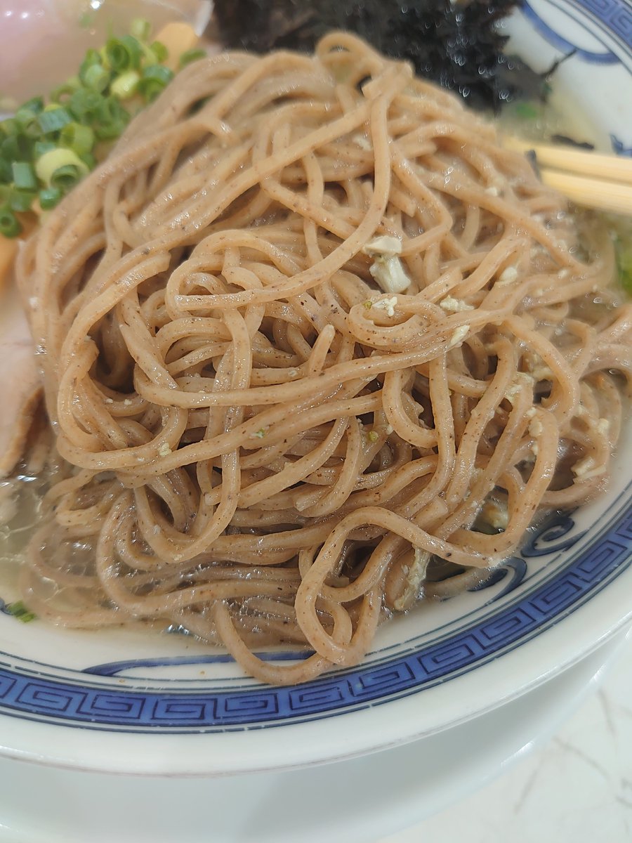 wiz_pulse's tweet photo. 無冠  阿佐ヶ谷さん@阿佐ヶ谷

特製牡蠣塩ラーメン（そば粉中華麺）

牡蠣の旨みに溺れました。
店員さんの待機列へ冷たいお水の心遣いがとても嬉しかったです！
旨すぎ！ご馳走様でした！

 #無冠
 #店員さんお水ありがとう https://t.co/j4Ji9Q4alL