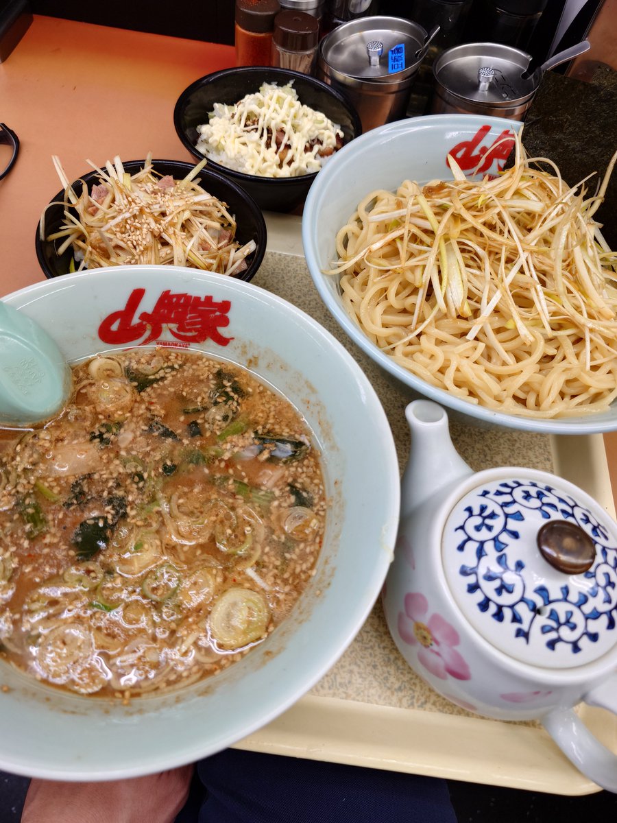minatsuki1108's tweet photo. この時間からのラーメンって背徳感のかたまりで好き https://t.co/BdV6Nqqna9