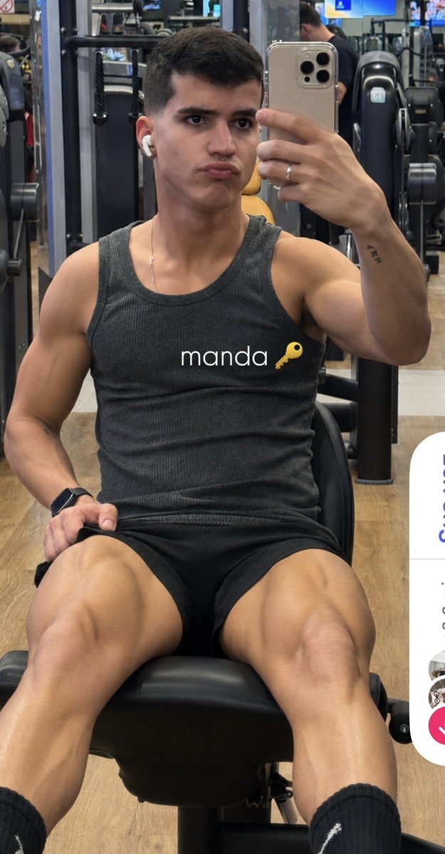 MachosSupremos's tweet photo. Vcs sabem o quanto eu sou cadelinha dele, e ele tá cada dia mais safado, mais putifero, mesmo namorando ele continua exibindo se exibindo pra nós, ele sabe que vamos venerar cada parte do seu corpo, deve aumentar mt o ego dele, nascemos pra isso mesmo 🔥🤤 https://t.co/QQQtuhHBij