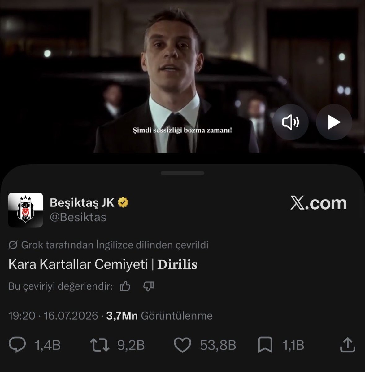 neslihankaraxa's tweet photo. Trabzonspor'da Mohamed Salah'ın tanıtım filmi sadece 3 saatte, Beşiktaş'ın bir ay önce tanıttığı Trossard tanıtımını solladı. 😂 https://t.co/TTUs5N1wwl