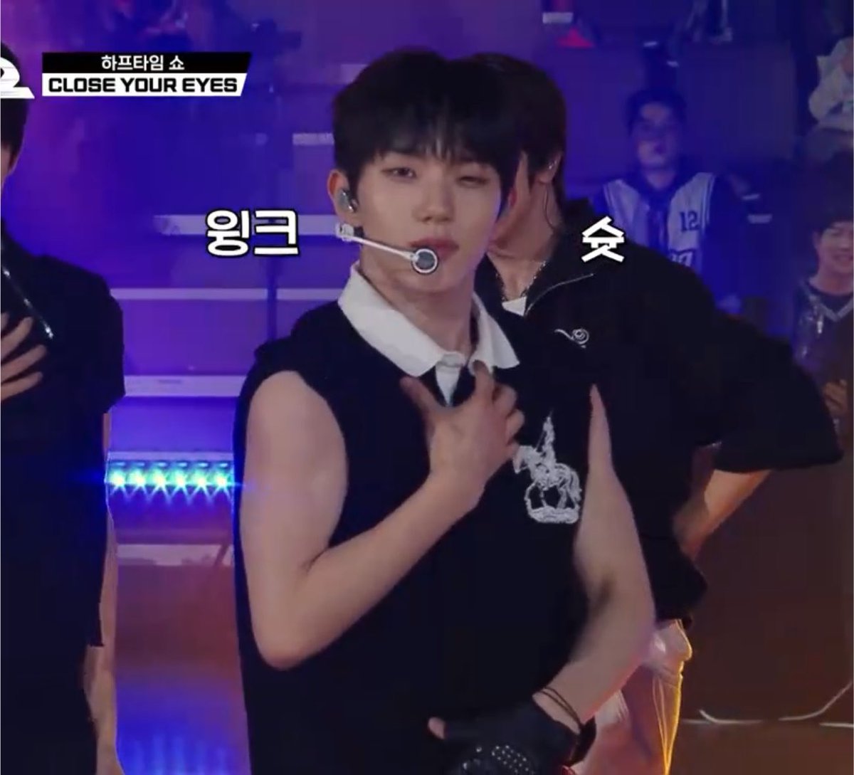 kkyoungee's tweet photo. 윙크슛 기여우세요 https://t.co/g1I7y3Dr27