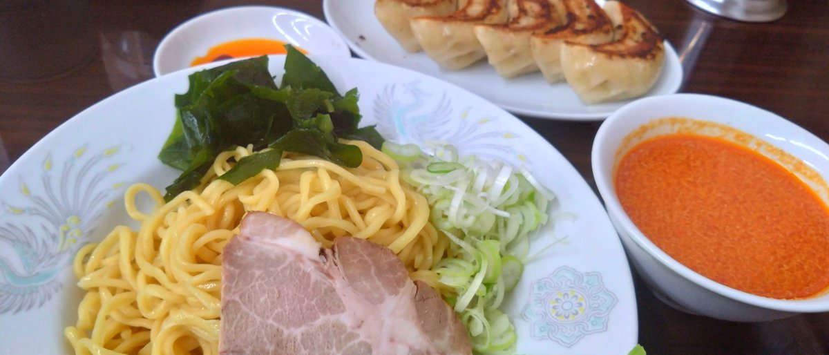 meusen3's tweet photo. こうも暑いと、さっぱりしたものを食べたくなる。だから、夜飯は珍来に行き【冷やし担々麺】を食べてきた。担々の汁は別添えなので、3分の1を残してぶっかけにし、つるつるといただいた。残りは餃子のつけ汁にした。 https://t.co/PMtYmIXy8l