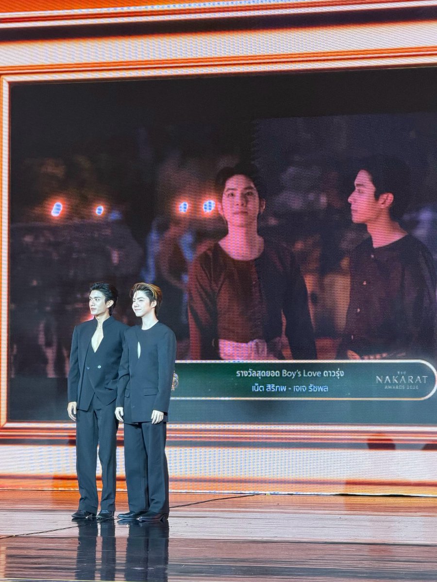 DomundiTV's tweet photo. จบลงไปแล้วสำหรับงานประกาศรางวัล NAKARAT AWARDS 2026 ✨

ขอขอบคุณทุกรางวัลจากงานประกาศรางวัล NAKARAT AWARDS 2026 🏆

รางวัลสุดยอด Boy’s Love ดาวรุ่งแห่งปี
🏆 เน็ต - เจเจ 

รางวัล Popular Vote สุดยอดขวัญใจมหาชน
🏆 ตี๋ตี๋ - ป๋อ

และขอขอบคุณงานประกาศรางวัล “NAKARAT AWARDS 2026” ที่ให้เกียรติ “เน็ต” @netsiraphop และ “เจเจ” @jj_rcp ได้มาร่วมเป็นส่วนหนึ่งในงานวันนี้นะคะ 🥰

ขอขอบคุณแฟน ๆ ทุกคนที่มาเจอกัน รวมถึงแฟน ๆ ที่ส่งกำลังใจมาให้ทั้งสองคนด้วยนะคะ 🫶🏻✨

#NakaratAwards2026xNetJJ