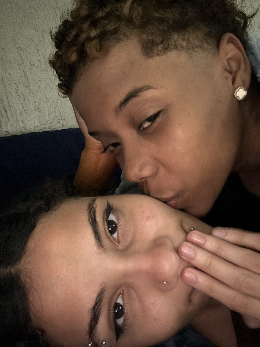 mylyc4's tweet photo. o amor que eu sinto por essa mulher jamais foi visto por outros olhos, corpos e almas. apenas ela, e sempre ela. meu primeiro amor 🧡 https://t.co/PP0Om4icXQ
