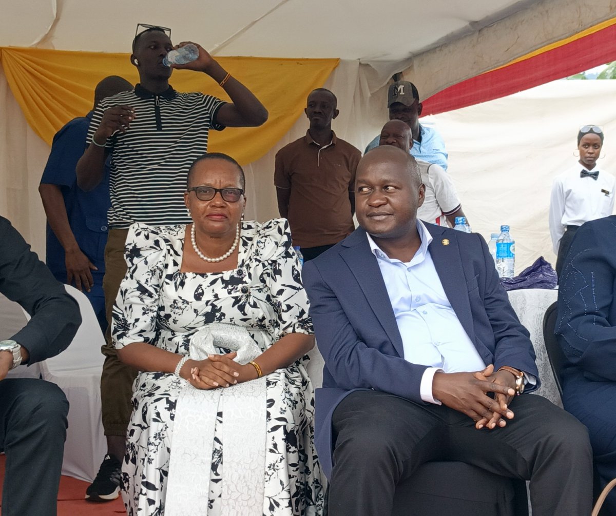 EmmaWangolo's tweet photo. Hon @WanyotoLydia Minister of State for Public Service commiserates with the family of Hon. Julius Nakiyi of Budadiri County East during the final send off of his late brother Charles Robert Nagimesi in Buhugu-Sironko https://t.co/seJOy6c6wu