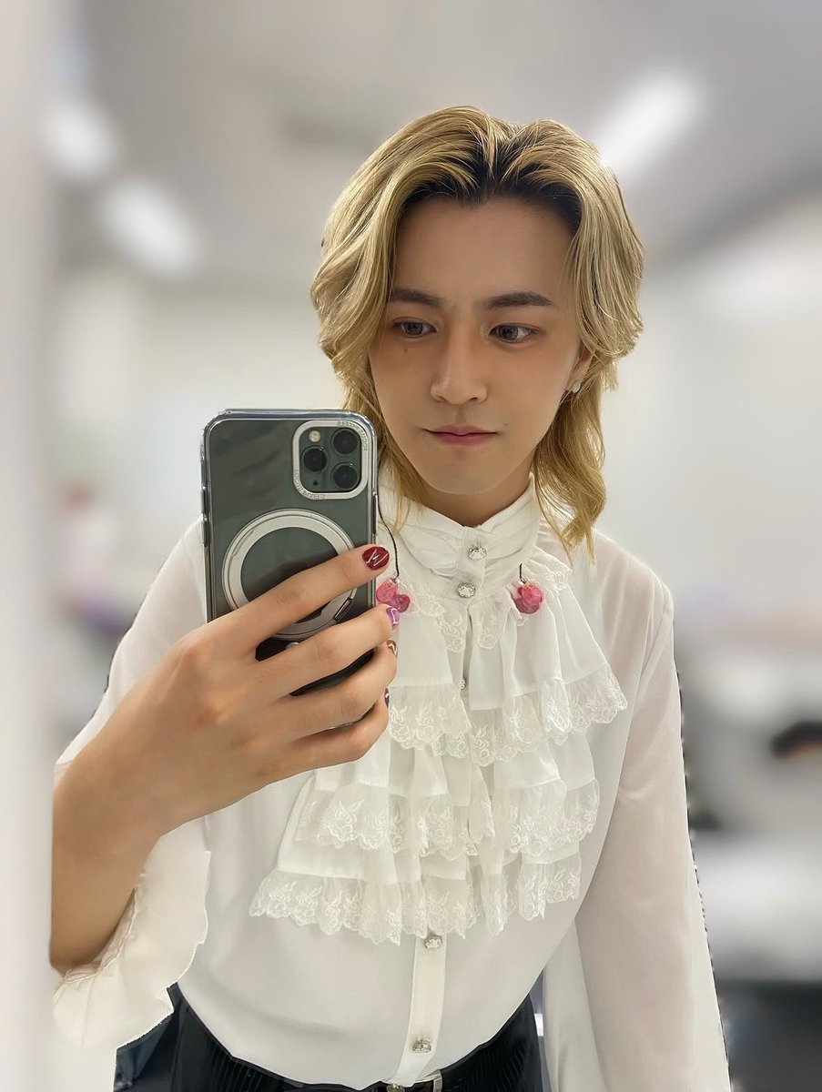 i_am_3104leader's tweet photo. もうこれはプリンセスが庶民の気持ちを分かるために身分を隠して高校に入学するドキドキハラハラ学園ラブコメなんだって https://t.co/X25oPWSqd6