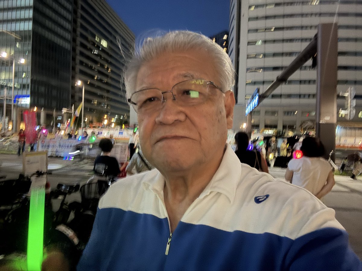 ichida_t's tweet photo. 豊洲でペンライト集会。
一住民として私もペンライトを持って参加しました。参加全員が1人づつ核廃絶と平和への思いを語りました。 https://t.co/iltpEmAWF2