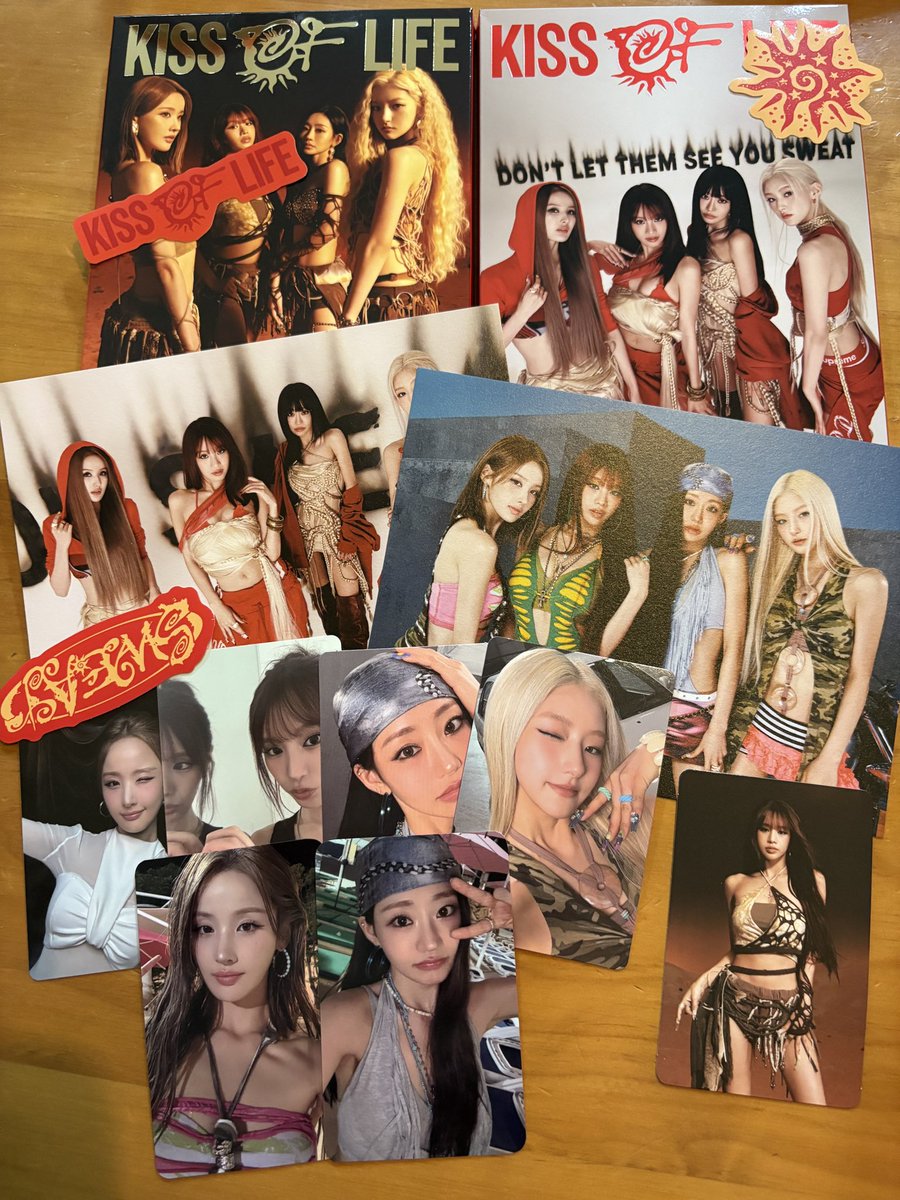 kiof_with_kissy's tweet photo. 특전포카 개존예띠 시8!!!!!!! 포카 전원 다 너무 예쁨 미틴거아닌가효 스티커도 귀엽다.. https://t.co/KVeFJnoK3Q