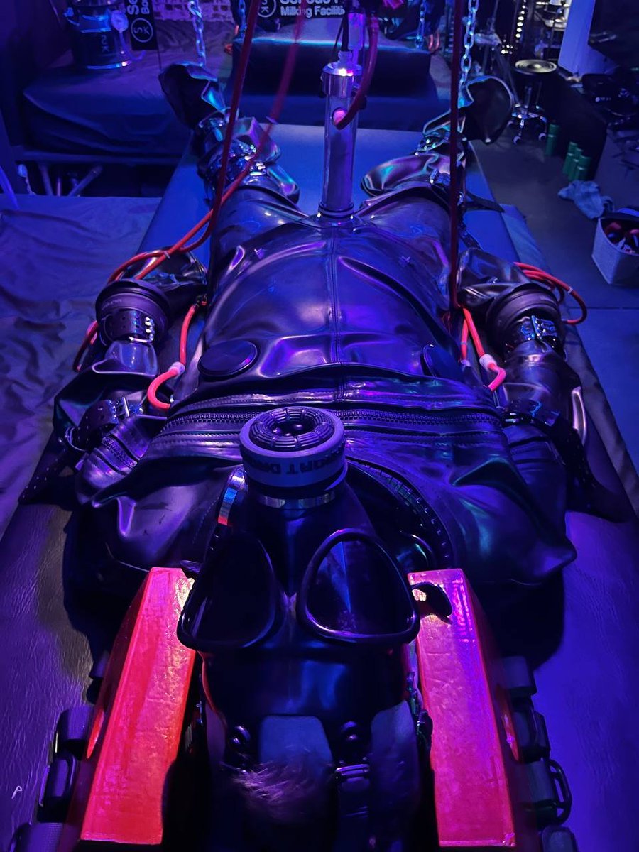 FastrunnerRecon's tweet photo. Well... @SeriousRbbrBNDG blew my mind, body....and trained my throat. Drone programming initiated.... https://t.co/OhWDxGZoWt