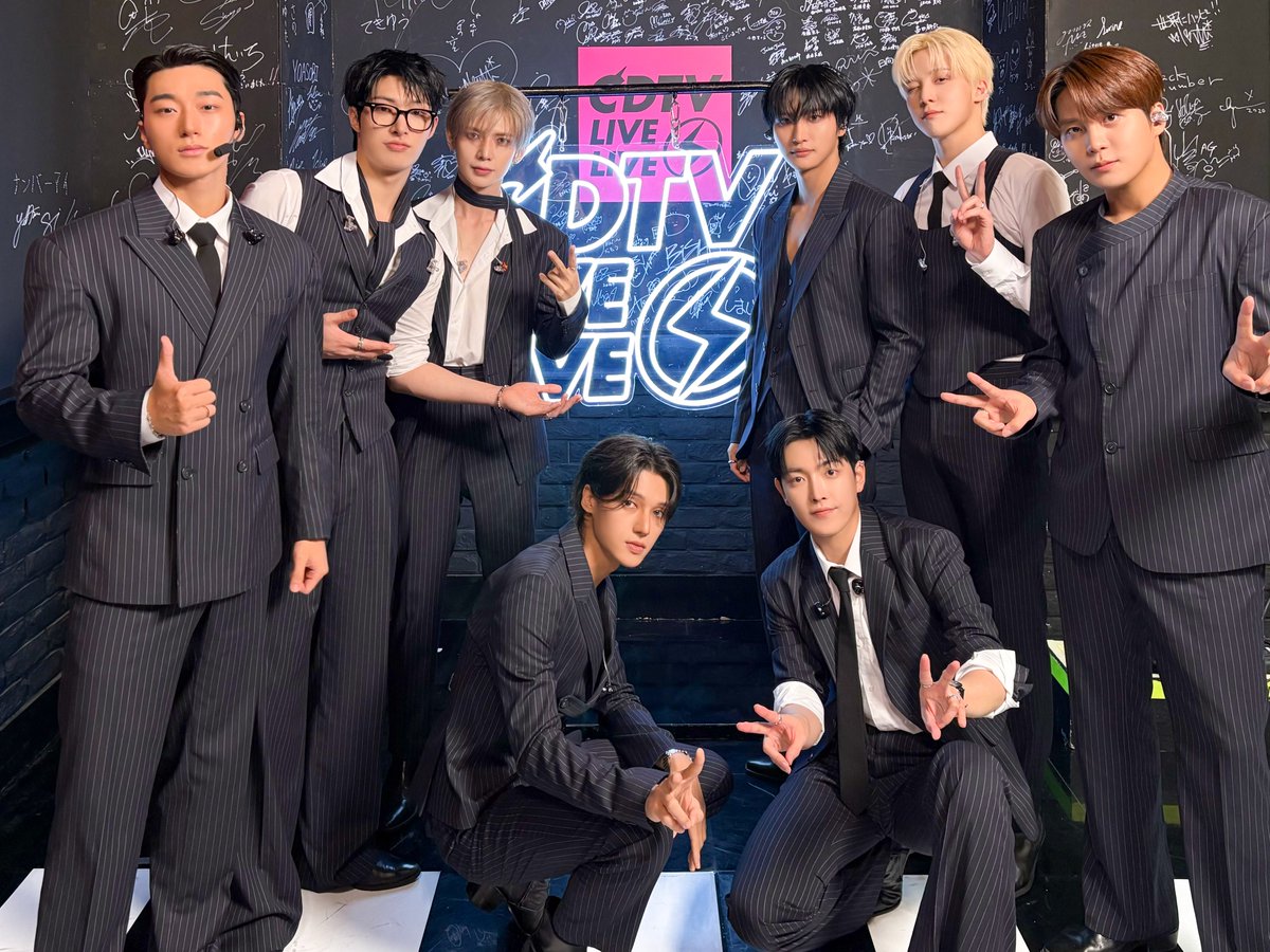 ATEEZofficialjp's tweet photo. [📢] TBS系「CDTVライブ！ライブ！」にATEEZが出演しました！⚡️

スーツで披露したまた少し違った雰囲気の「BAD (Japanese Ver.)」はいかがでしたか？👔

こうして素敵な思い出を作れたのはATINYのおかげです💖
テレビの前からたくさん愛を送ってくれてありがとうございました！🤭

#ATEEZ #에이티즈 #エイティーズ #ATEEZ_BAD
#CDTVライブライブ @TBSCDTV