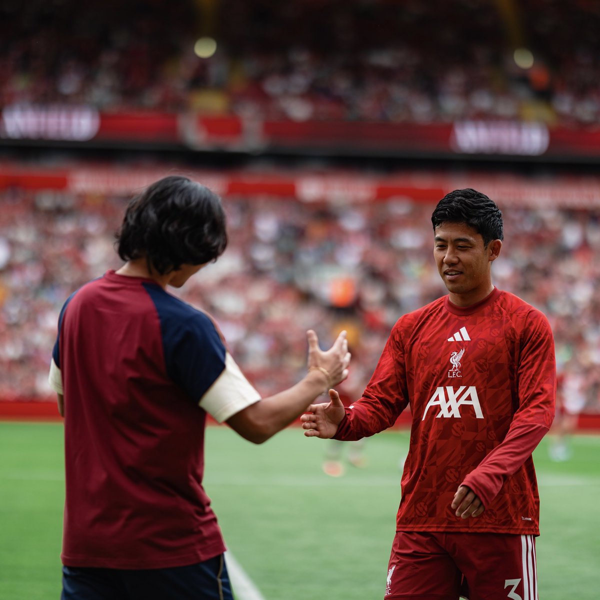Fooootest's tweet photo. 南野拓実 × 遠藤航🇯🇵🤝

アンフィールドで2人が再会✨

📸@LFC https://t.co/TeS6tiaf5T