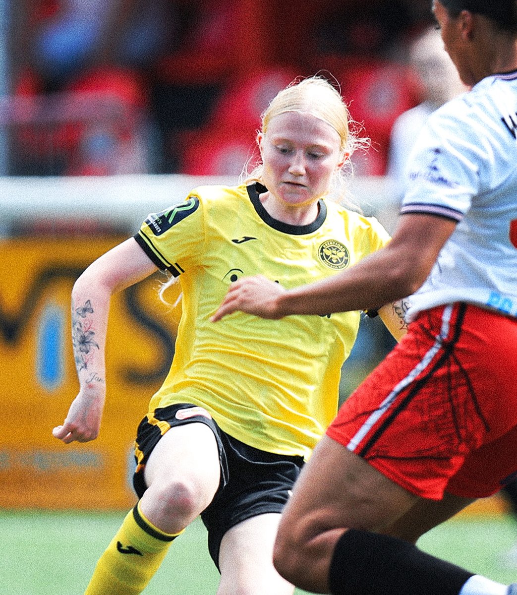 BrentfordFCW's tweet photo. Our final pre-season game ends in a narrow 1-0 defeat away from home against @ChathamTownWFC 🐝 https://t.co/0LkqQgStNe