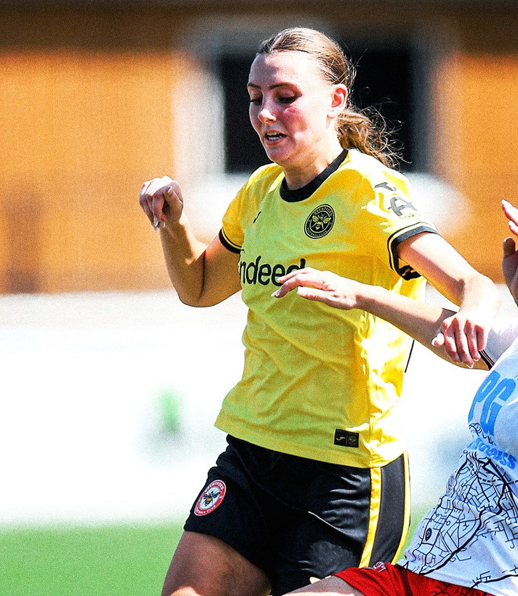 BrentfordFCW's tweet photo. Our final pre-season game ends in a narrow 1-0 defeat away from home against @ChathamTownWFC 🐝 https://t.co/0LkqQgStNe