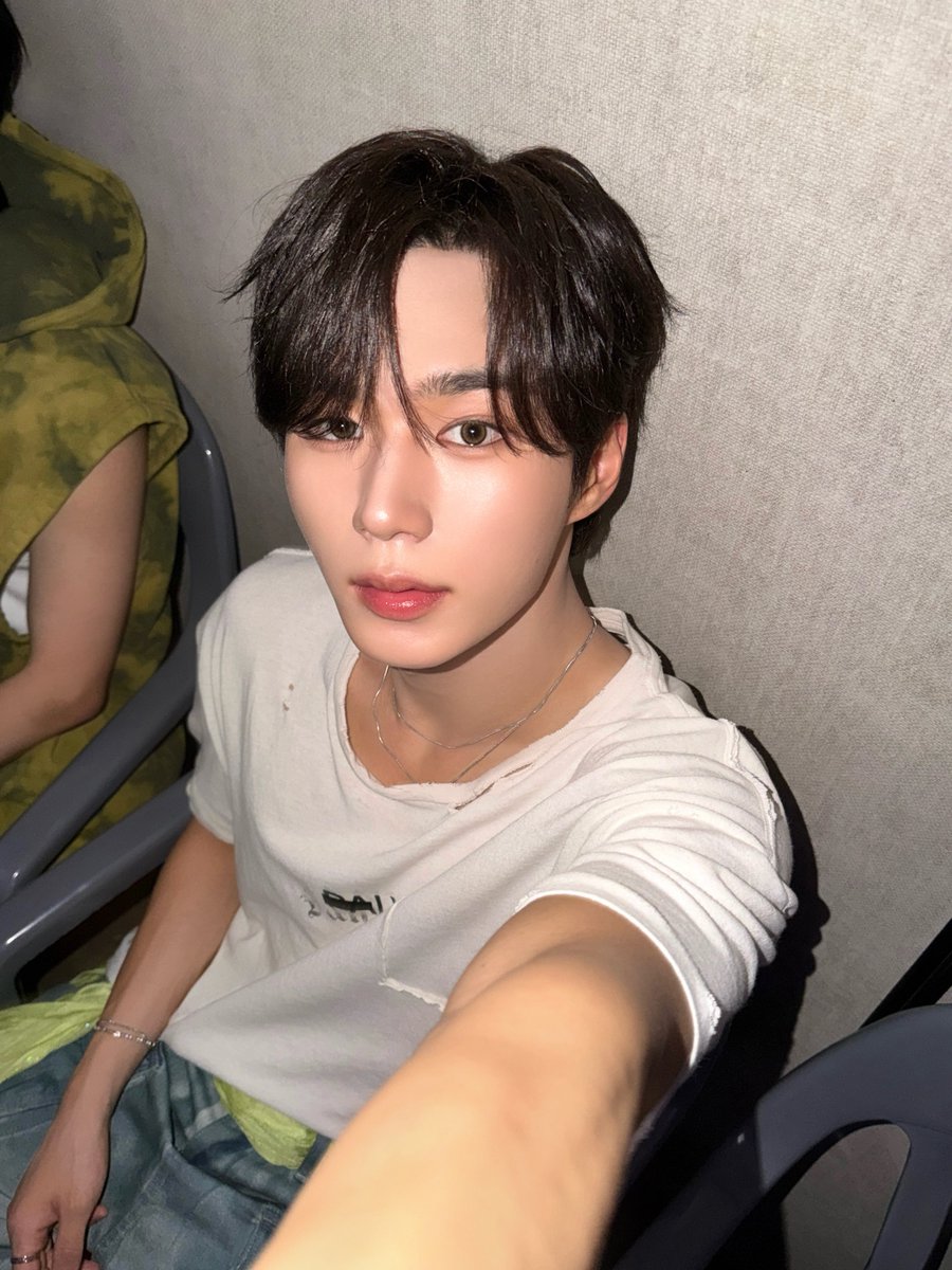 js_up1120's tweet photo. 오늘 너무 예뻐..✨️
사진 많이 주는거 넘 좋으네 https://t.co/69eiGfnHIR