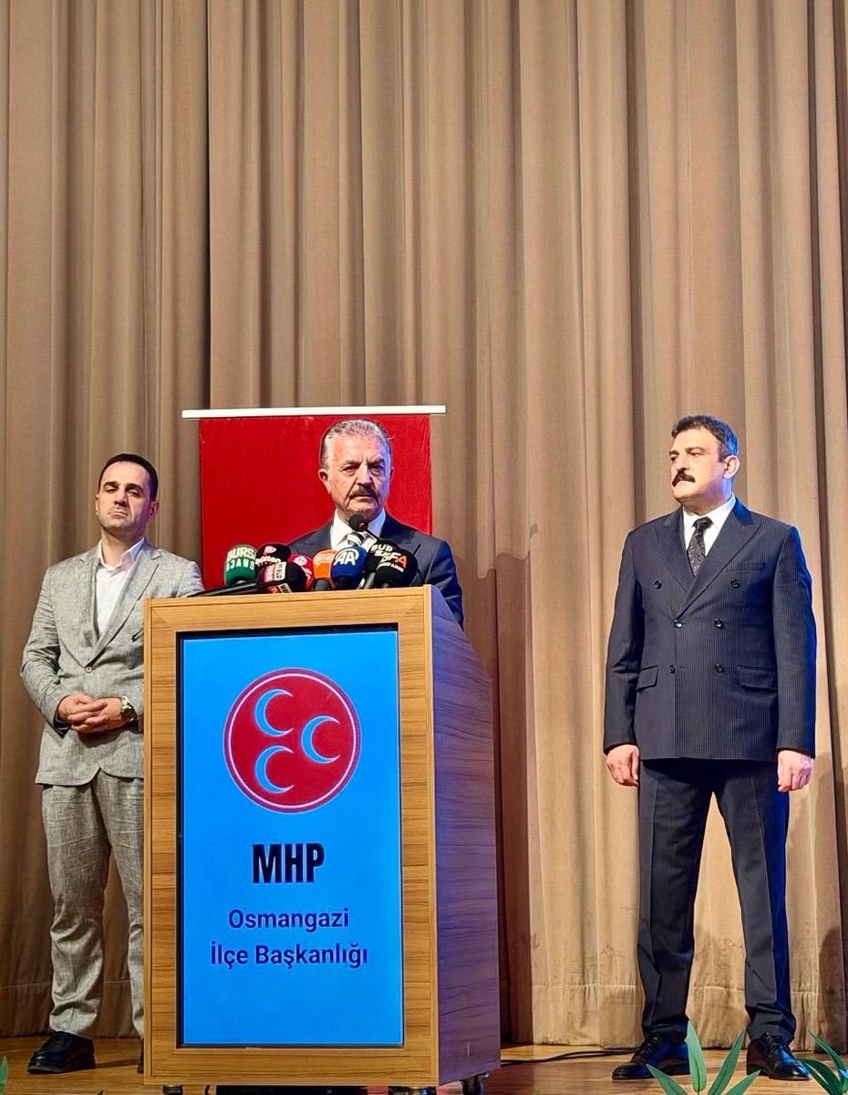 fevzizirhlioglu's tweet photo. 📍Osmangazi

Kardeşlik Kalbimizde , Gelecek Aklımızda🇹🇷

Genel Sekreterimiz Sn.İsmet Büyükataman ‘ ın divan başkanlığında , 15.Olağan Osmangazi  İlçe Kongremizi birlik ve kardeşlik ruhu içerisinde ,coşkulu bir katılımla gerçekleştirdik.
Kongremizin hayırlı olmasını diliyor, İlçe Başkanlığı’na seçilen Serdar Burulday ve ilçe yönetimini tebrik ediyorum. Görevi devreden Kerim Gürsel Çelebi başkanımıza ve yönetimine katkılarından dolayı teşekkür ediyoruz.🇹🇷🇹🇷