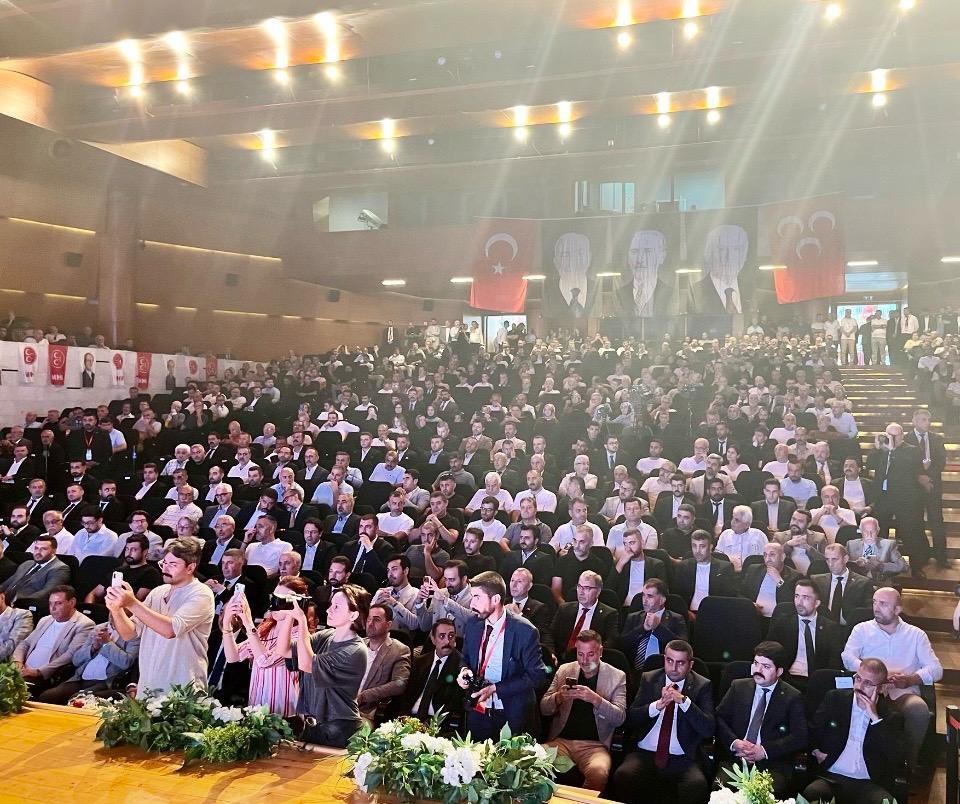 fevzizirhlioglu's tweet photo. 📍Osmangazi

Kardeşlik Kalbimizde , Gelecek Aklımızda🇹🇷

Genel Sekreterimiz Sn.İsmet Büyükataman ‘ ın divan başkanlığında , 15.Olağan Osmangazi  İlçe Kongremizi birlik ve kardeşlik ruhu içerisinde ,coşkulu bir katılımla gerçekleştirdik.
Kongremizin hayırlı olmasını diliyor, İlçe Başkanlığı’na seçilen Serdar Burulday ve ilçe yönetimini tebrik ediyorum. Görevi devreden Kerim Gürsel Çelebi başkanımıza ve yönetimine katkılarından dolayı teşekkür ediyoruz.🇹🇷🇹🇷