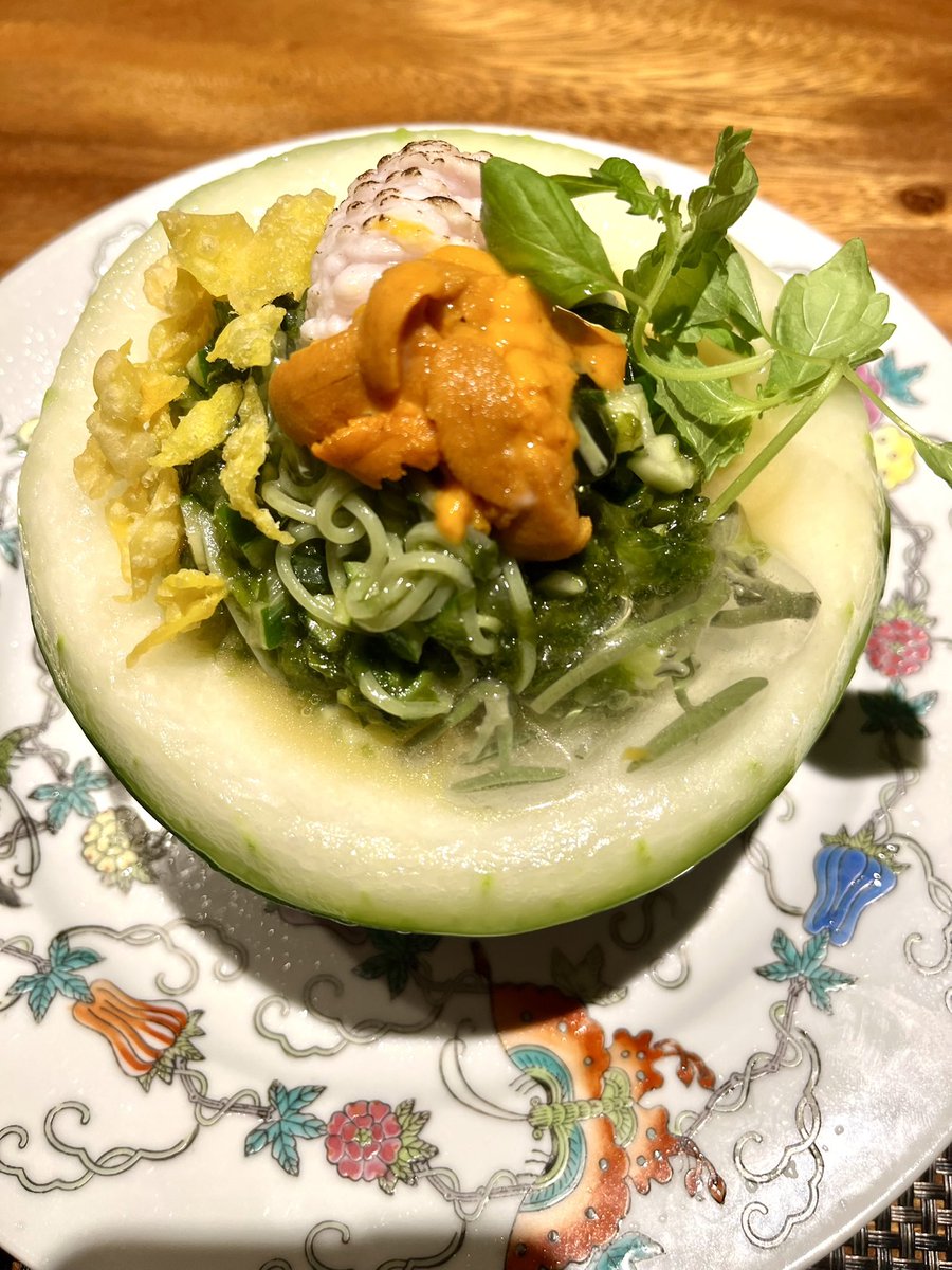 1989_0305's tweet photo. 7品目

生海苔涼麺

〆は夏の空心名物の麺が登場

阪神空心が閉店した今、コレをいただけるのは伽藍堂だけで貴重やね

今日は豪華に冬瓜器に穴子、雲丹も

生海苔の風味と味が変わらず印象的 https://t.co/F0uKmynECS