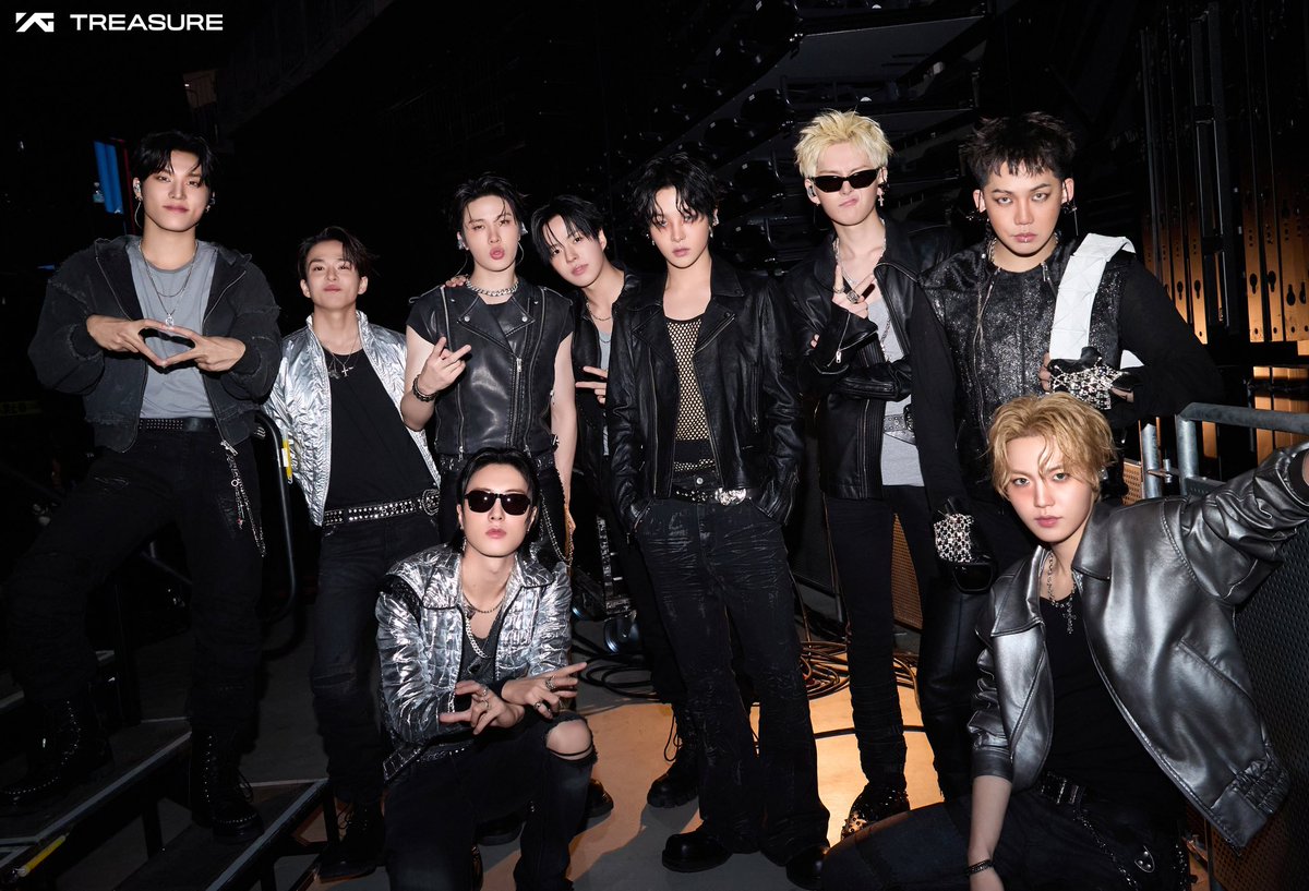 asahiismymine's tweet photo. จะมีอยู่ 2 3 คนในรูปๆนึงที่แอคท่าแบบเหมือนไม่ได้นัดคุมโทนกับเพื่อน5555555555555555 แต่ก็น่าจะไม่ได้นัดจริงๆ สองนิ้วบ้าง ปากจู๋บ้าง อมยิ้มบ้าง ส่วนคนที่รักการ find your treasure ที่สุดก็รักจริงๆ อย่างน้องจองอู5555555555555 เอ็นดู้ https://t.co/PkerRxUTf4