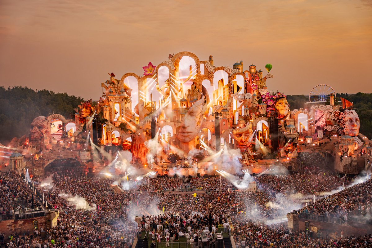 tomorrowland's tweet photo. Every sunset tells a new story at Tomorrowland. https://t.co/FTXzn3F99J