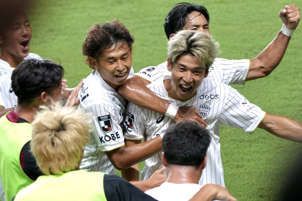 mori_no_mococo's tweet photo. トゥーレルからの大迫さん
私得すぎ🥹💯

#ヴィッセル神戸 #大迫勇也 #福岡神戸 https://t.co/gT4C99gwBg