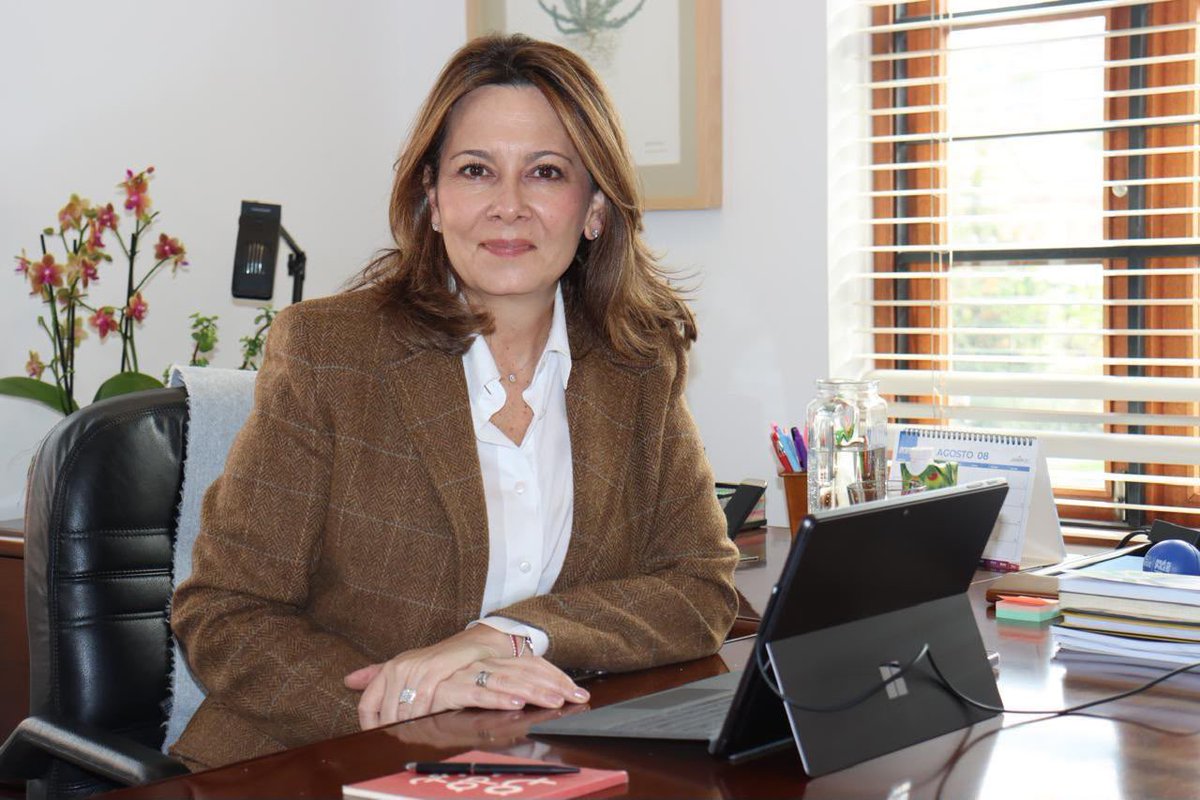 AdresCol's tweet photo. La ADRES le da la bienvenida a la doctora Ana María Vesga (@AnaVesga_G) nueva ministra de Salud. Desde la entidad ponemos a disposición de la ministra nuestra capacidad  técnica para la ejecución de las políticas de salud del Gobierno nacional. https://t.co/lvXV8CCotx