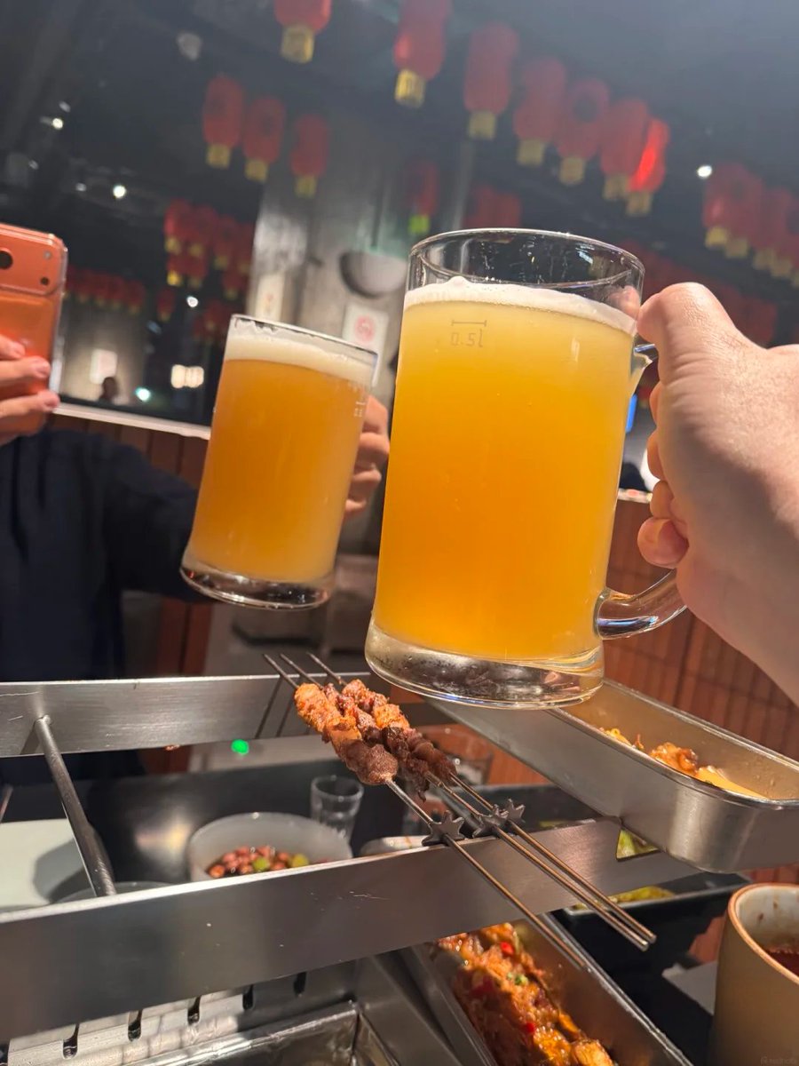 kuka2770's tweet photo. 酒，是夜的序章；微醺，是心的归处。成年人的醉，都选在无人的深夜，将所有的一言难尽一饮而尽，如果有幸与你共饮，请帮我倒满！ https://t.co/uAFj8ntCsP