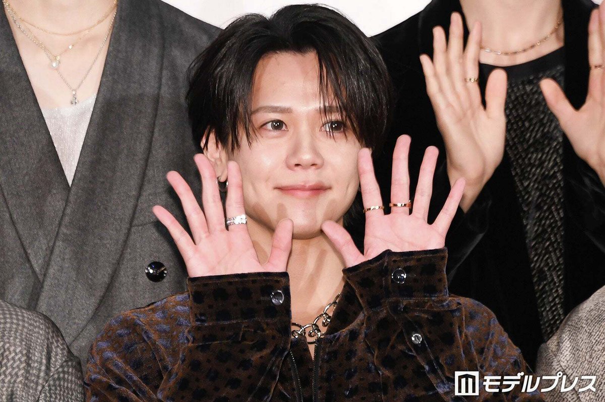 modelpress's tweet photo. /／
きょう8月10日は
INI藤牧京介の誕生日🎂
\＼

国民が恋したパーフェクトボイスに
鋭いワードセンス、男気あふれる
グループのメインボーカル京介くん🐶

MINIの皆さん「京ちゃんのここが好き！」
リプで教えてください💭💙

#HappyKyosukeDay https://t.co/r5W6sceviV
