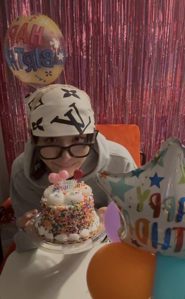 unnnlock's tweet photo. 벌써네번째생일을축하해줄수잇음에감사하고늘변하지않고열심히활동해줘서고마워네가하는모든것들온마음다해서응원하고사랑할게생일축하해 

#온세상이_태산이로_가득한날 
#its_T_time
#夏の主人公の誕生日 https://t.co/ysgXlEZ3f2